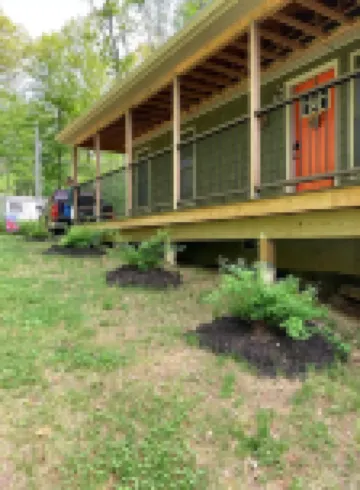 All season cozy waterfront cabin. Ideal get away.