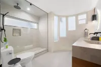 Newly Remodeled Luxury Waterfront Home on Venice Canal with Jacuzzi Hotel in zona 1921 State Theater