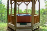 Mountaintop Getaway with Gazeebo Deck Hot Tub & Fireplace! Long range views!