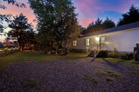 Captain's Cottage- Walking distance to beach, 10 Mins to DE Turf