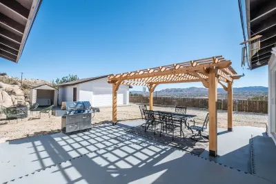 Desert Paradise w/ Epic Views + Firepit + Hot Tub
