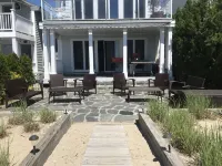 Stunning direct waterfront beach house! Hotels in Fairfield