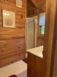 Treehouse River front with Mountain View-Wifi/Cable and Hot tub 이글튼 공원 주변 호텔