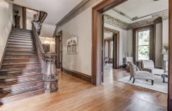 Three Pines Petersburg - Luxurious 10 Bedroom Home in Historic Petersburg Hotels in Menard County