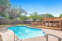 Newly remodeled 5BR 3BA w/pool up to 16 ppl