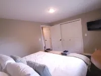 Freshly updated apartment with ample outdoor space Hoteles en Hector