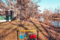 Escape to The Riverside Hideaway - A Cozy Cabin With River Views! 풀라스키 카운티 호텔