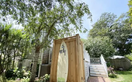 Beach chic guest cottage, in town, just renovated