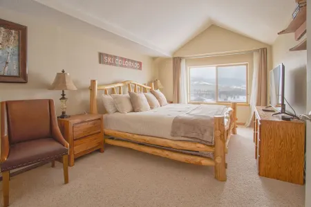 Amazing Mountain and Lake Views from this Unique Penthouse Condo Отели в г. Фриско