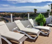 Modern villa on the golf course with stunning views, Wifi and heated pool