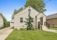 Morton 2 -Relax by Lake Michigan, 3 bedroom, pets, fenced yard, Beaches, Fishing