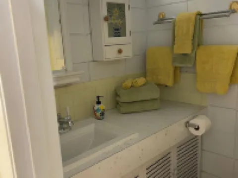 Charming Lakefront Studio Condo Hotels in Laconia