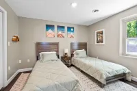 NEW STUNNING VIEW OVERLOOK MASSANUTTEN with HOT TUB and Adjoin SHEN NATL PARK!