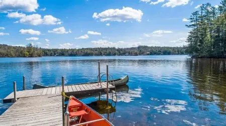 Beautiful lakefront Summer Lake House & Ski Cottage near Mt. Sunapee