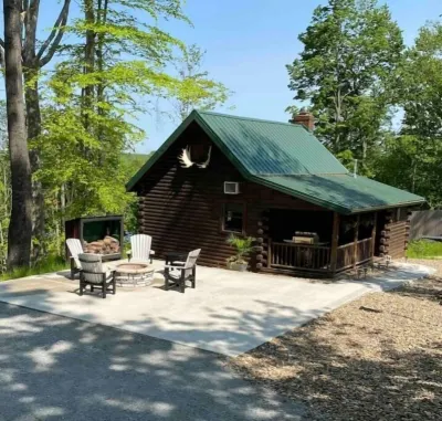 Amish built Honey Bear Cabin/jacuzzi tub,&loftbed