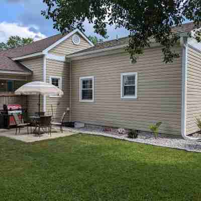 Spacious Family Home with Outdoor Space. One mile to downtown Hotel Exterior