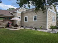 Spacious Family Home with Outdoor Space. One mile to downtown