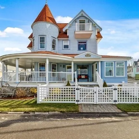 Belle of the Beach: 30 ft to Gorgeous Private Beachfront Home Sleeps up to 13