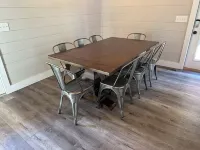 Luxury cabin in county but not far from downtown. Hot tub on back porch. Hotels in Ellijay