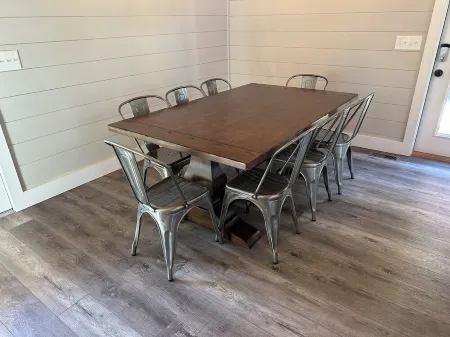 Luxury cabin in county but not far from downtown. Hot tub on back porch. Отели в г. Эллиджей