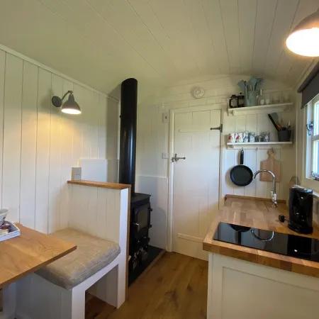 Sheldon Shepherd's Hut - Cosy Rural Retreat in the Peak District National Park