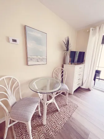 Luxury studio suite in Sea Trail. Close to beach. Wonderful screen in porch.