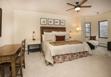 CRBC - Heart of BC Village, AC, Ski in/out, 2 Master Suites, Walk to Everything