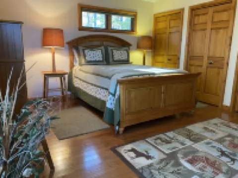 Traverse City @ Rennie Lake  .. Idyllic Lakefront Retreat ..  CC49 ... Perfect!