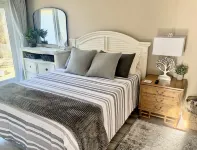 The Bay Shore Getaway 300 FEET TO BEACH & SECLUDED BEACH With New KAYAKS!!