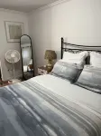 Cozy 1-bedroom apartment, water views in wonderful New Haven with WiFi, AC