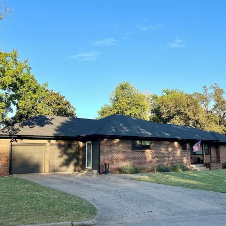 Mid-West Mod-1 mile to OU-Central Norman-Sleeps 16
