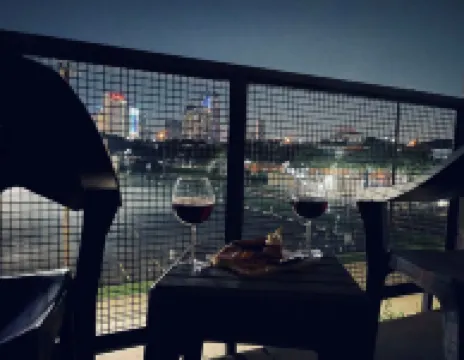 Modern & Luxurious Cozy<br>Downtown City View Getaway