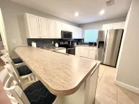 Super Clean, Comfortable, & Centrally Located near RSW and FGCU