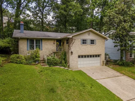 3-bedroom vacation home just 12 minutes from Simmons Bank Arena