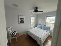Beach bungalow that can sleep up to 6! 4 minute walk to the beach! Hôtels à proximité de : Ocean County Library