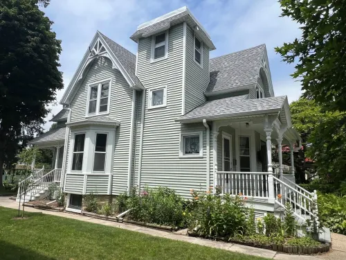 Updated Victorian in the Heart of Sheboygan. Beach, Downtown, Golf, Road America 希博伊根住宿飯店