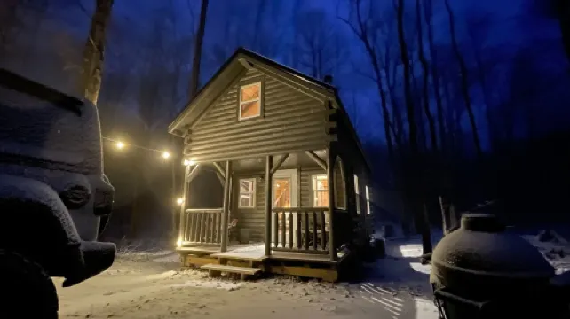 Camp Newbury: 100% off grid. 2 log cabins, pavilion, trails and shooting range.