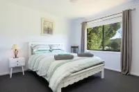 Farm "The Stockyards " 3 Bed Views Foxground. Hotel dekat Gerringong Railway Station