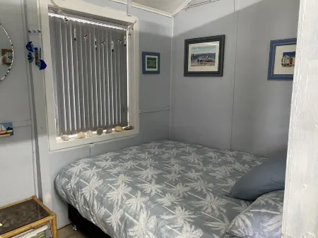 Family Friendly Shack with Bay Views Отели в г. Фишерман Бэй