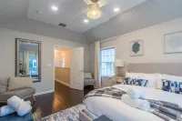 Luxury Beachside Vacation Getaway-OceanView, King beds, Steps to beach, Casino