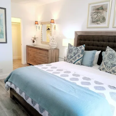 POSHPADZ -Villa Koalua Walk to Jupiter Beach-Prime Lake Views-Resort Setting