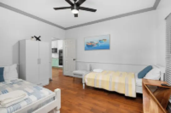 Beautiful Updated Lake House w/ private deep water dock