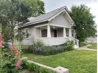 Spacious Charming Farmhouse-Style Home - Dedicated Office