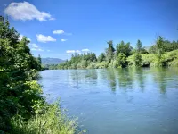 Riverfront on the Rogue! Ideal Southern Oregon location