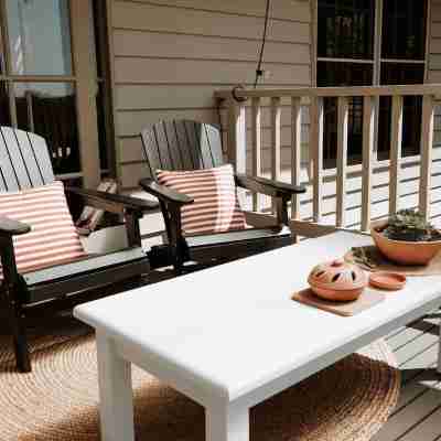 Luxury Couples' Retreat Beside the Beautiful Barwon River Others