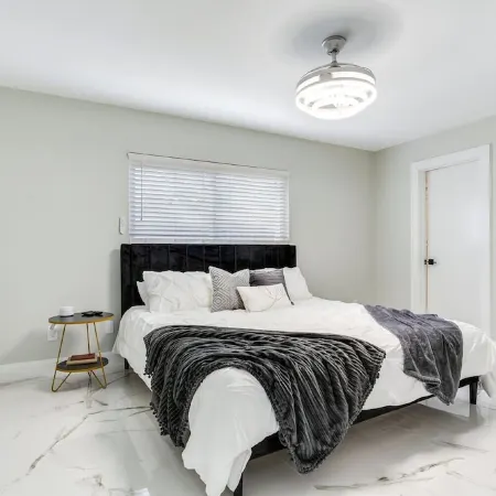 Villa Luxe ~ heated saltwater pool ~near famous beaches