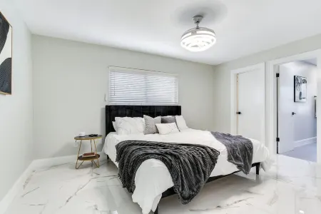 Villa Luxe ~ heated saltwater pool ~near famous beaches