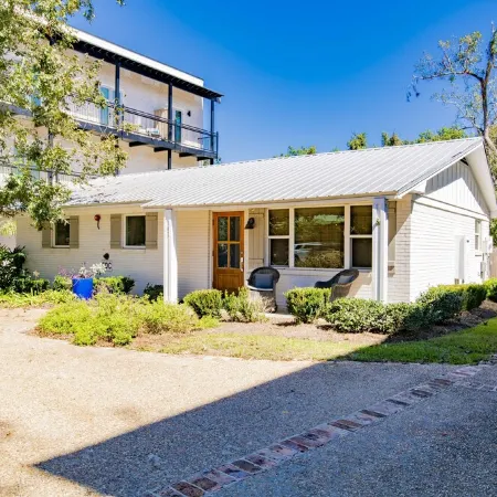 Downtown Fairhope Cottage-walking distance to everything!!!