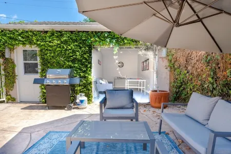 Walk to Famous Ventura Boulevard w/ Pool, Pingpong, BBQ