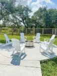 NEW 3BR/2B home w/ fenced yard - Dog & EV friendly - 4성급
